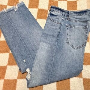 Women’s Hidden Cropped/Ankle Distressed Jeans *STRETCHY*